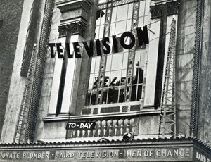 Publicidad de que la televisión se mostraba en el Metropole durante la Semana del Derby, 1932